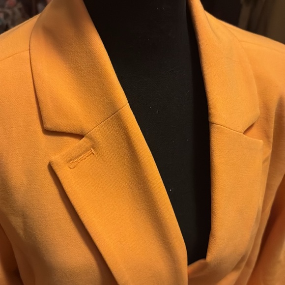 Eloquii Bright Yellow Blazer - Picture 15 of 16